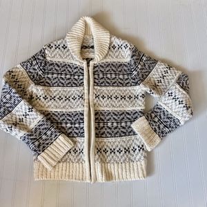 REDUCED GAP FRONT ZIP PATTERN SWEATER